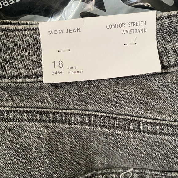 American Eagle Distressed Ripped Mom Jeans 18L - Picture 9 of 11